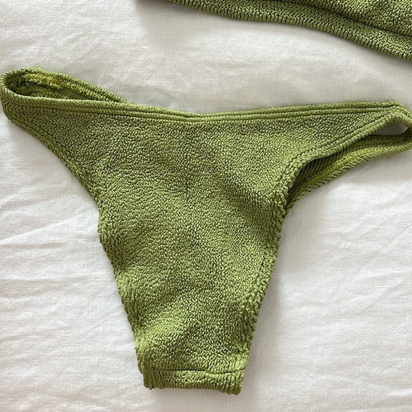BOND-EYE Green Two Piece Swim Set - One Size fits all. - Picture 6 of 7